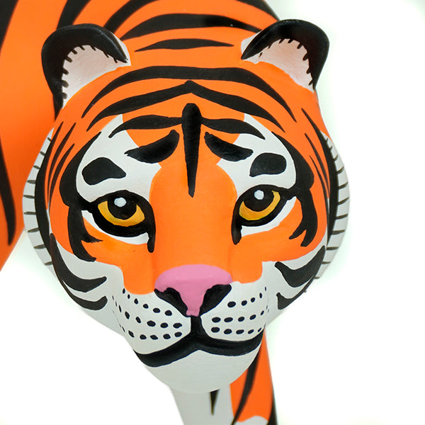 Luis Pablo: Forceful Tiger Woodcarving